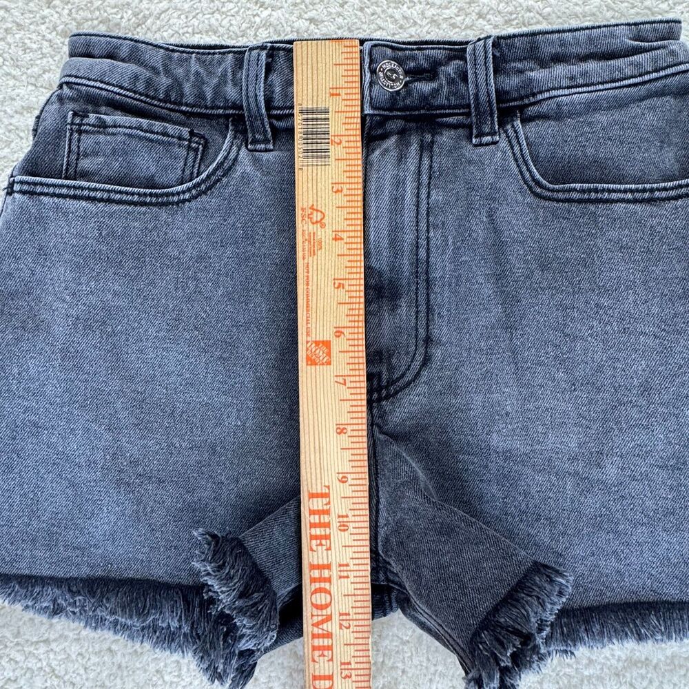 Hollister Ultra High-Rise Mom Shorts Size 3 W26 Gray Denim Frayed Hem Stretchy - Picture 4 of 12